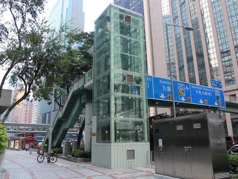 Footbridge across Gloucester Road near Luk Kwok Hotel at Wan Chai District (Structure No. HF2)