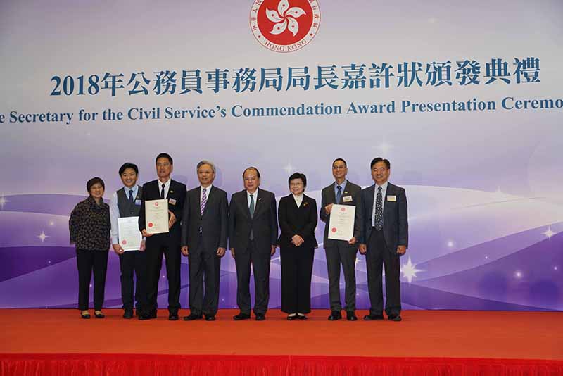 The Secretary for the Civil Service's Commendation Awards 2018 presented to Mr YUEN Chi-sing, Senior Technical Officer (Civil) and Mr NG Chi-wo, Works Supervisor I The Secretary for the Civil Service's Commendation Awards 2018 presented to Mr YUEN Chi-sing, Senior Technical Officer (Civil) and Mr NG Chi-wo, Works Supervisor I