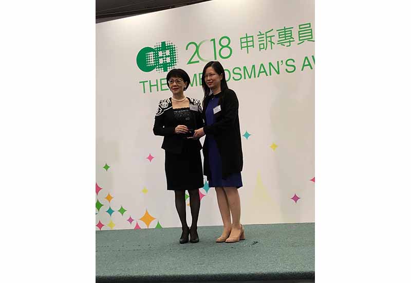 Ms LAM Wai-yin, Engineer of Public Relations Unit, Highways Department, was presented the Ombudsman's Awards 2018 for Officers of Public Organisations Ms LAM Wai-yin, Engineer of Public Relations Unit, Highways Department, was presented the Ombudsman's Awards 2018 for Officers of Public Organisations