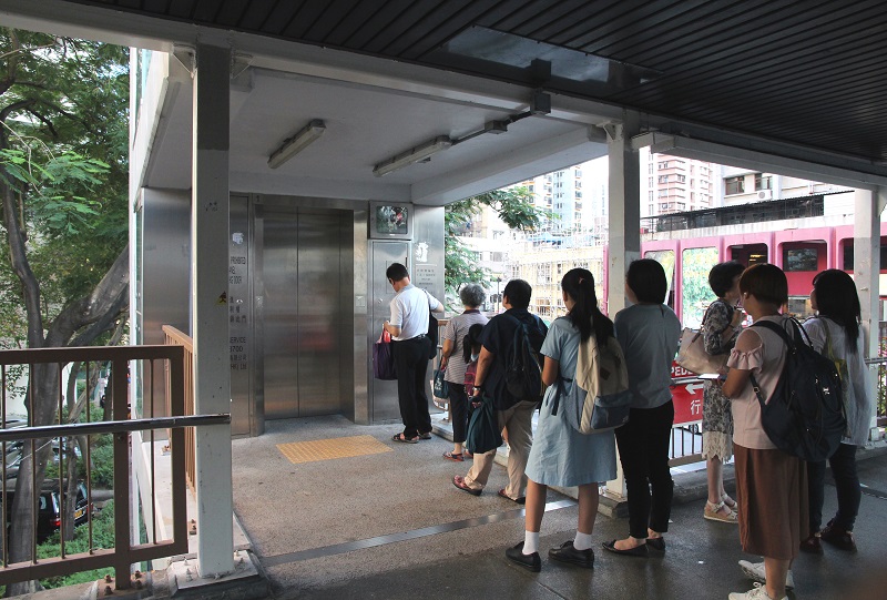 Footbridge Across Castle Peak Road near Fou Wah Centre at Tsuen Wan District (Structure No. NF109)