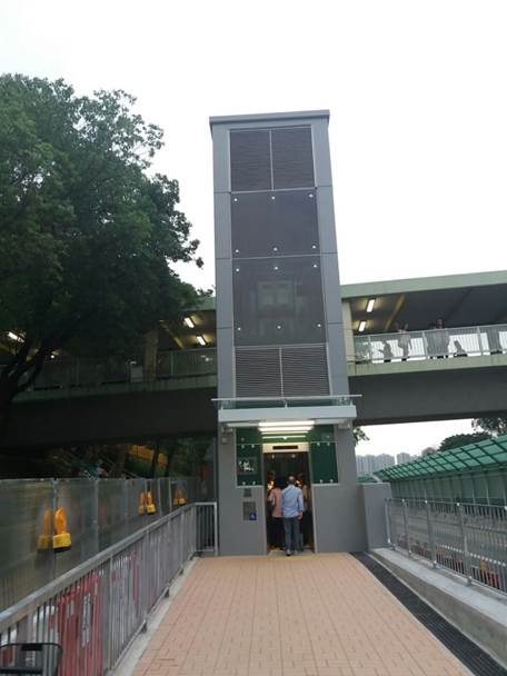 Footbridge across Fanling Highway near Fanling MTR Station at North District (Structure No. NF134)